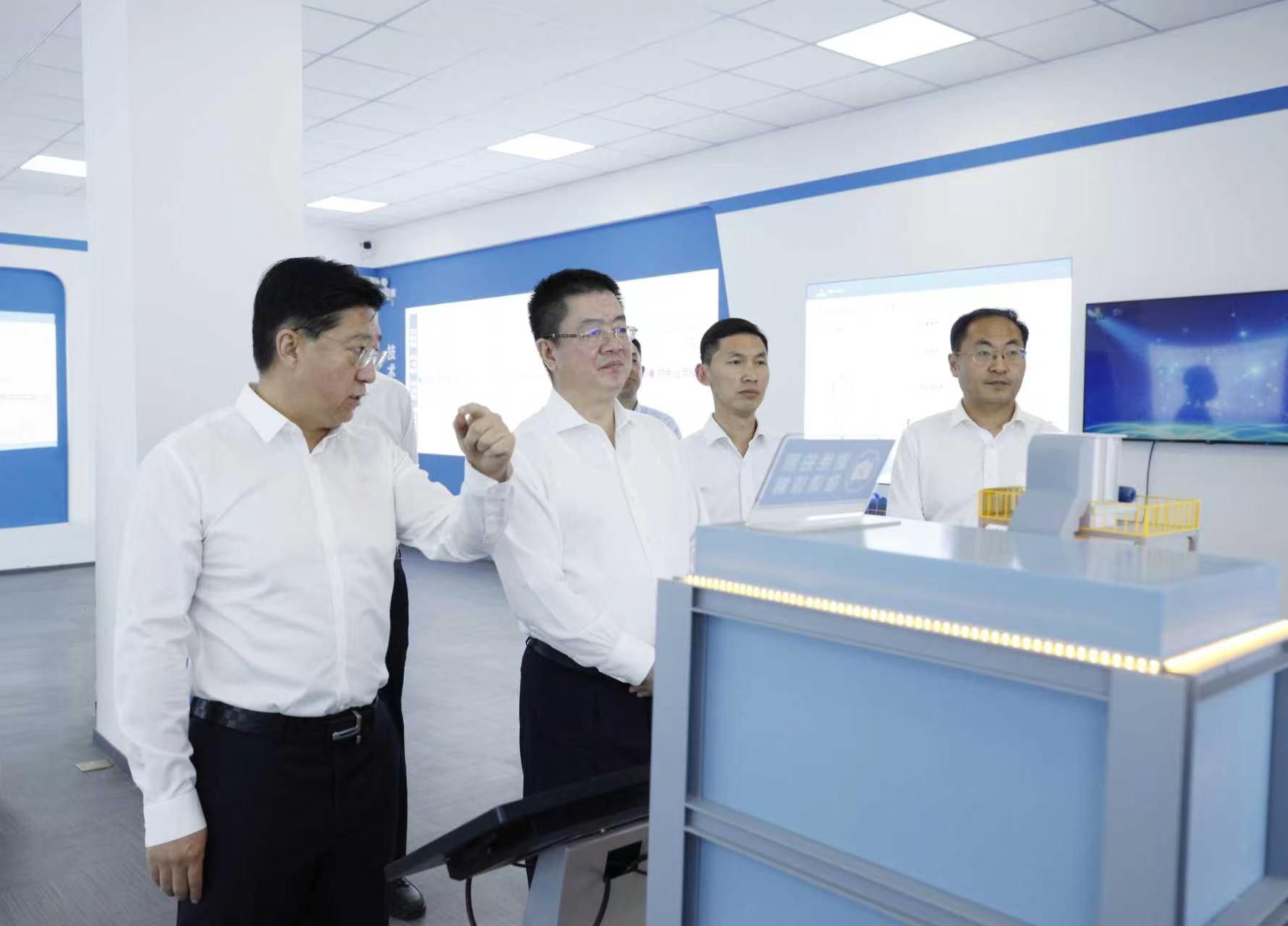 李仲泽参观j9九游会设备院科创中心